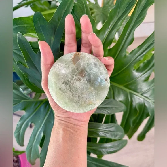 Green Fluorite bowl - Picture 1 of 7